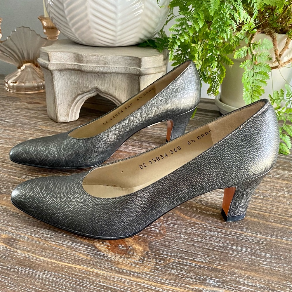 SALVATORE Ferragamo Vintage Boutique Pumps Luxury Kitten Heels Womens 6.5 AAAA